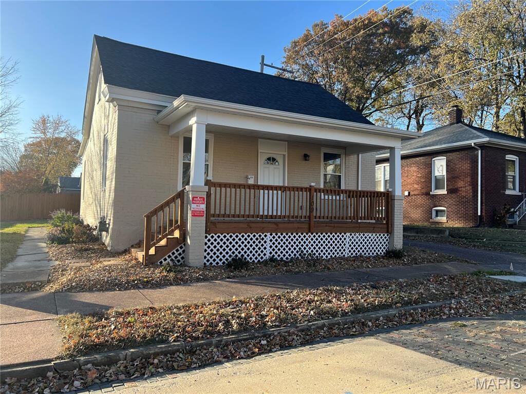 Property Photo: 109 N Oak Street IL 62220