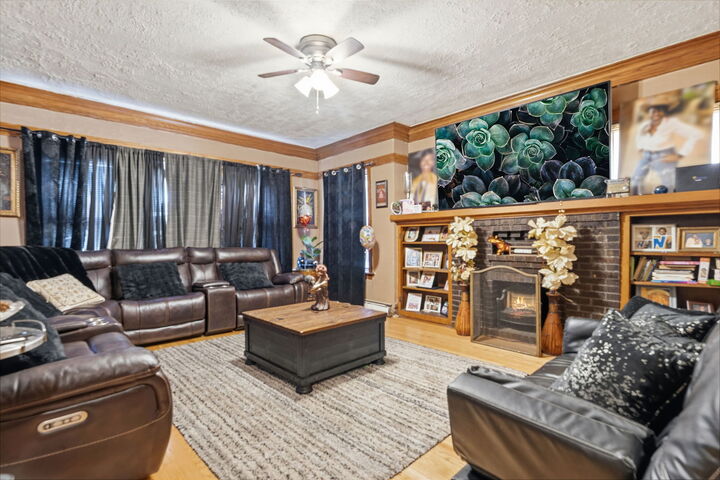 Property Photo: 4016 W Crystal Street IL 60651