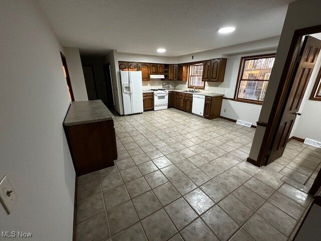 Property Photo: 13356 Mogadore Avenue NW OH 44685