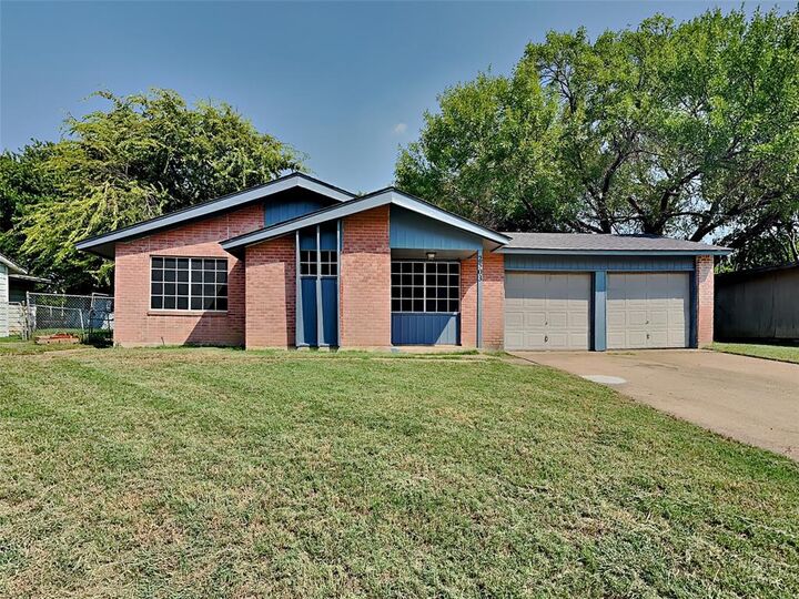 Property Photo: 2503 Roberts Circle TX 76010