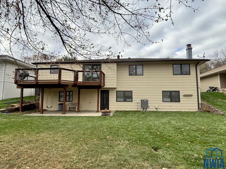 Property Photo:  3108 S Cedar St  IA 51106 