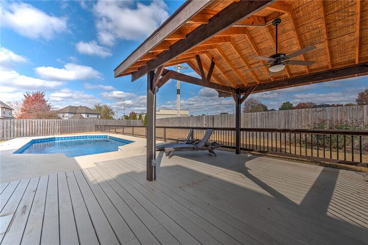 Property Photo: 4280 W Water Lilly Court AR 72704