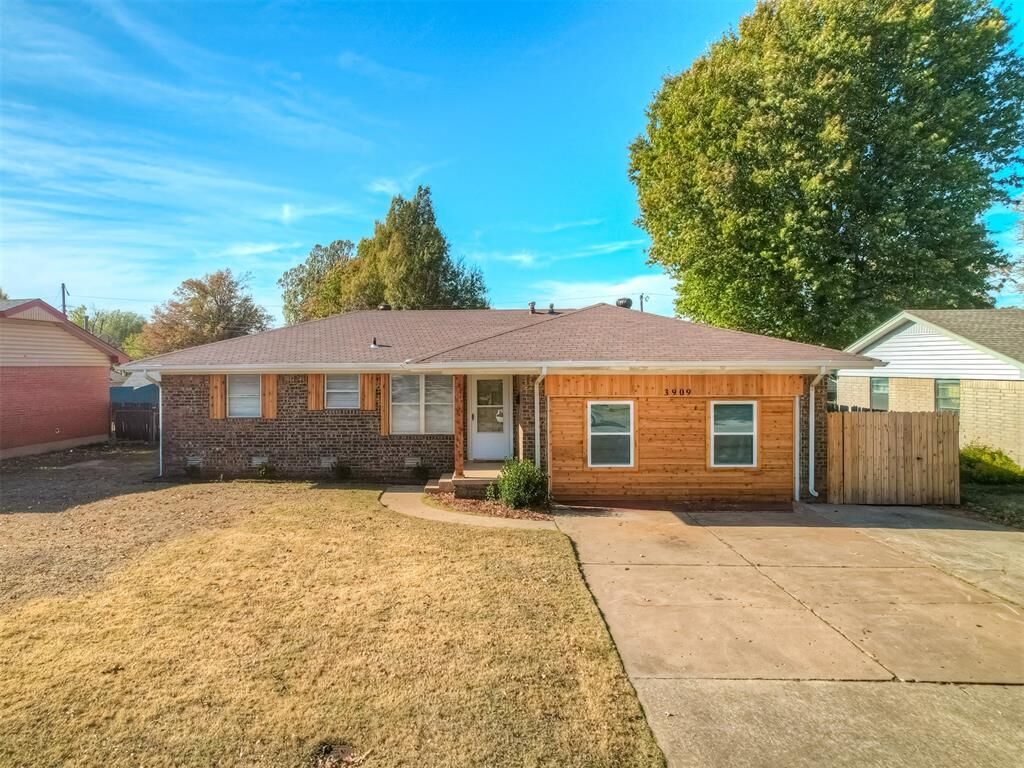 Property Photo:  3909 Rosewood Drive  OK 73110 