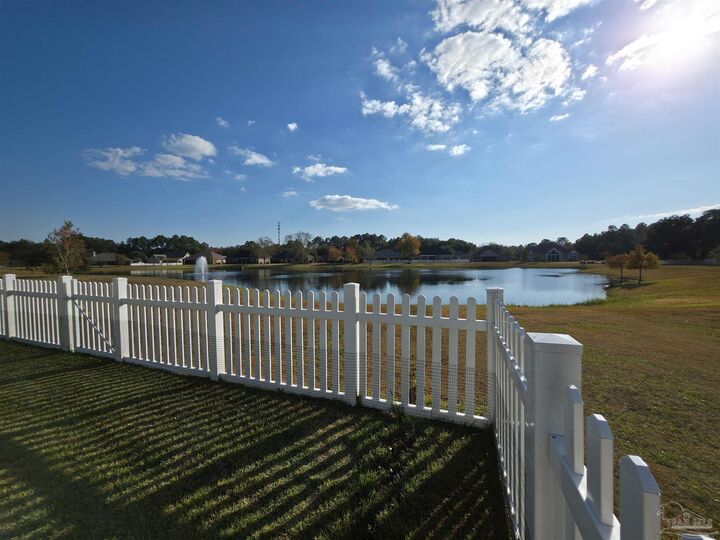 Property Photo: 5642 Dunbar Cir FL 32583