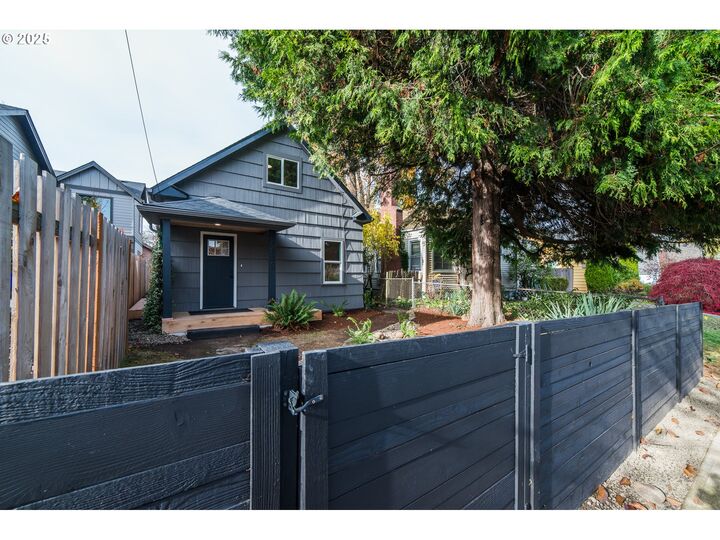 Property Photo: 5833 NE 16th Ave OR 97211