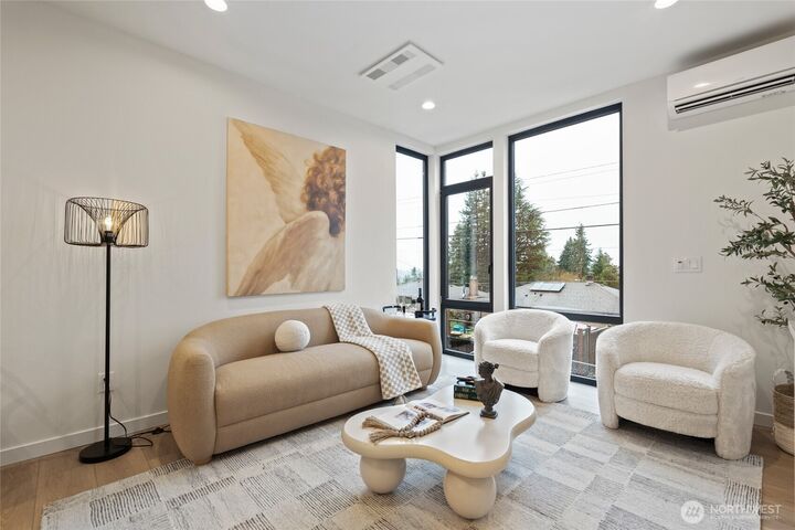 Property Photo: 11229 Greenwood Avenue N A WA 98133