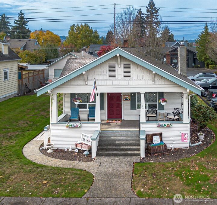 Property Photo:  318  4th Street SW  WA 98371 