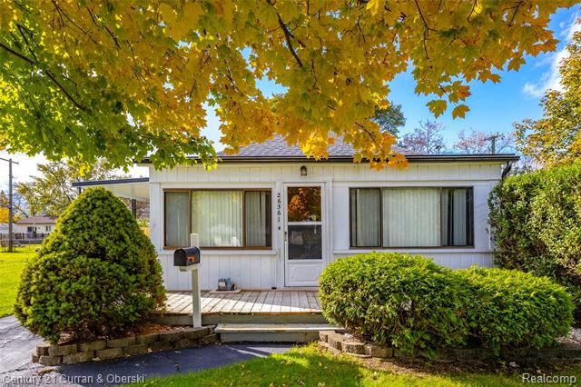 Property Photo:  26361 Parkington Street  MI 48066 