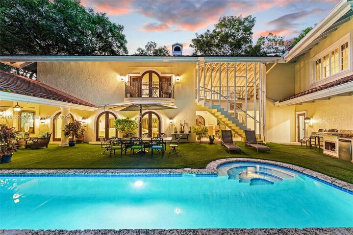 Property Photo:  3506 Banyan Cir  FL 33133 