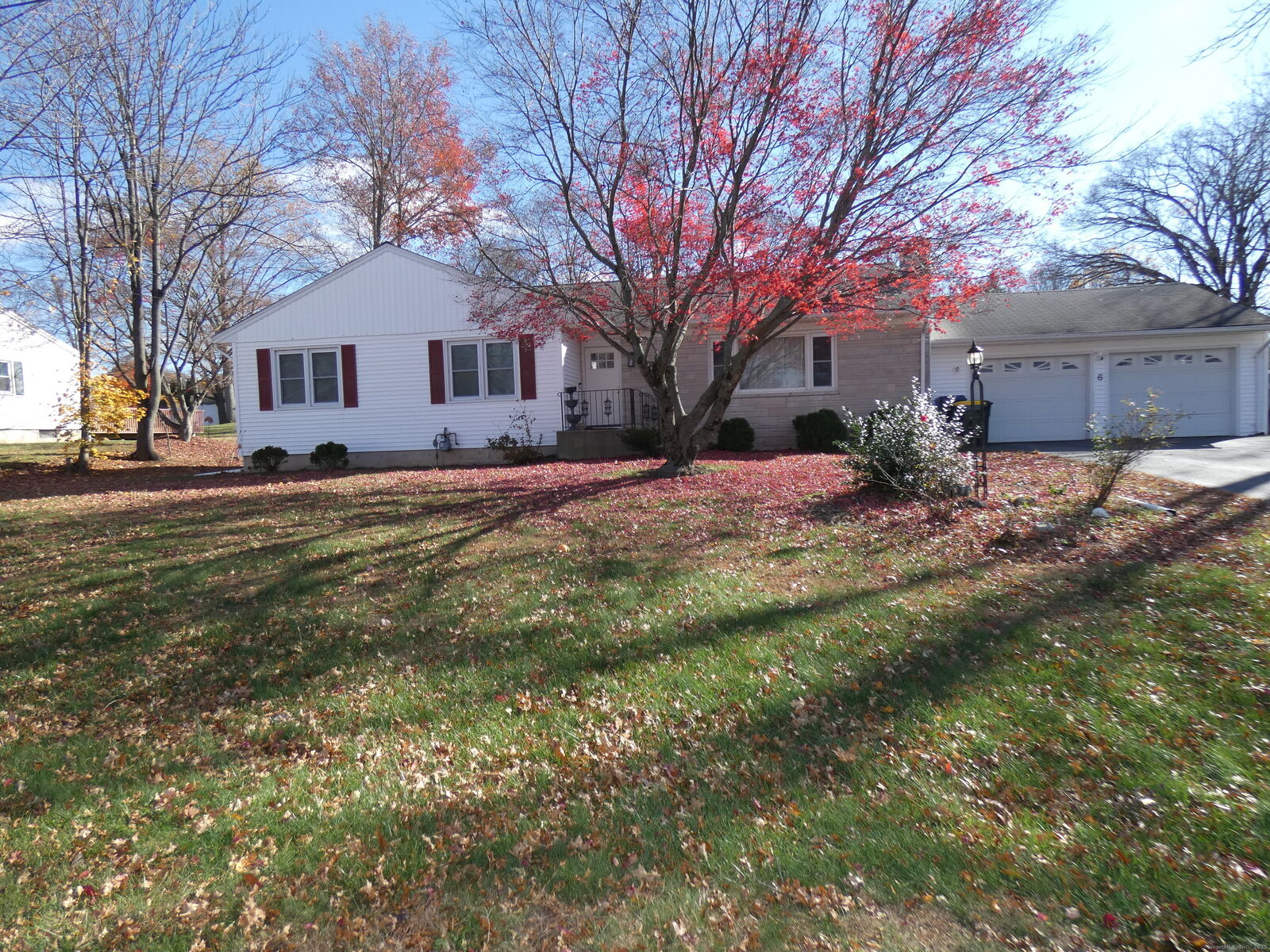 Property Photo:  6 Greenfield Drive  CT 06401 