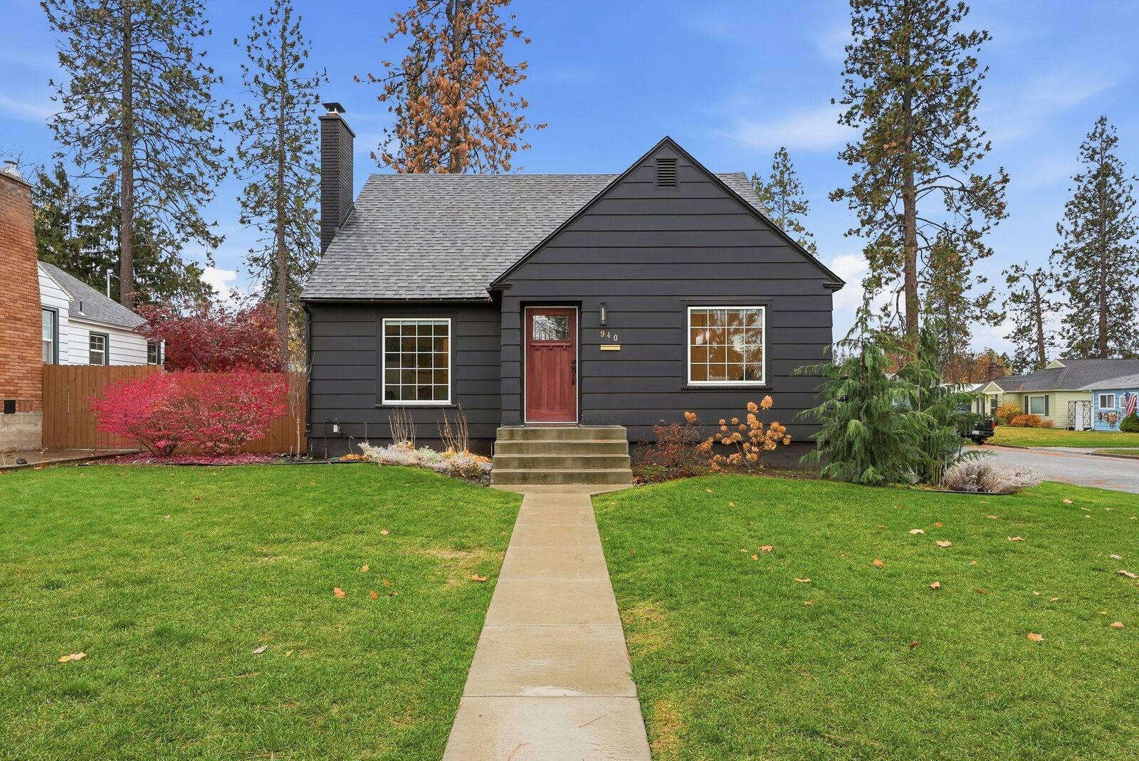 Property Photo:  940 E 41st Ave  WA 99203 