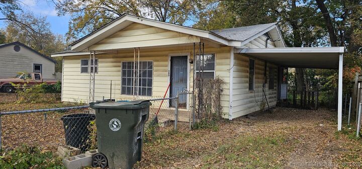Property Photo:  309 W Chickasaw Avenue  OK 74955 