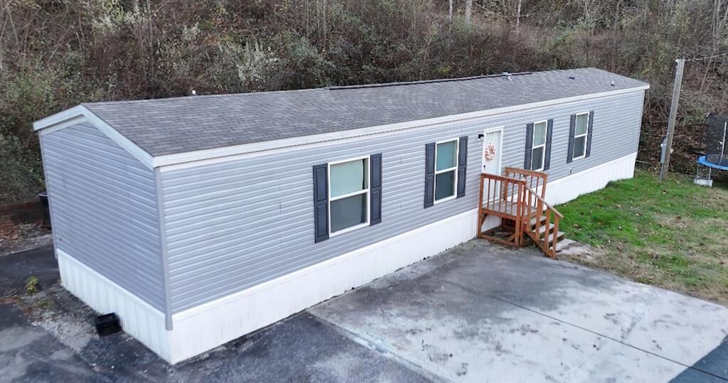 Property Photo: 8018 Beauty Rd KY 41203