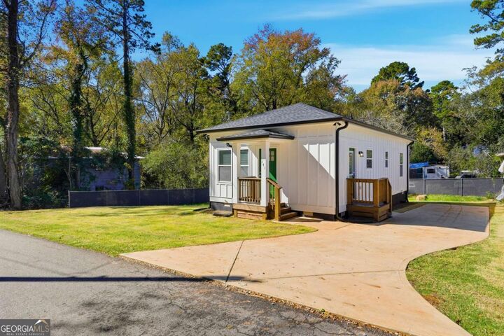 Property Photo: 141 Kentucky Circle GA 30605