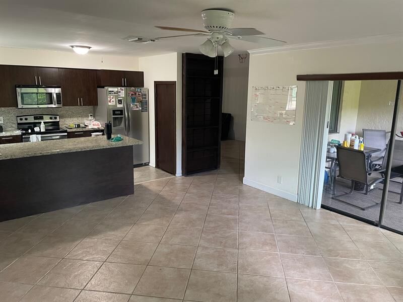 Property Photo:  191 NE 6th Ct  FL 33004 