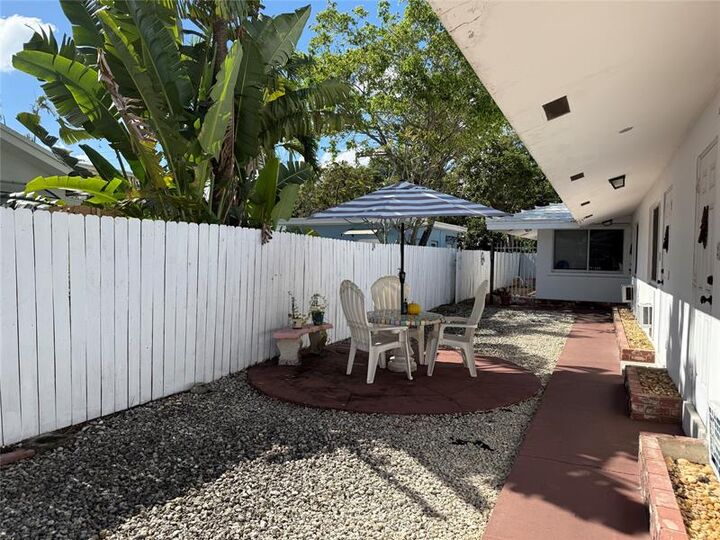 Property Photo:  1219 NE 14th Ave 4  FL 33304 