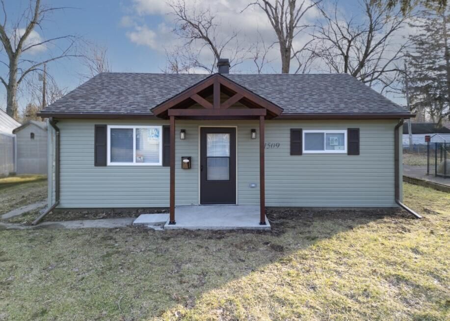 Property Photo:  1509 E 43rd Avenue  IN 46409 