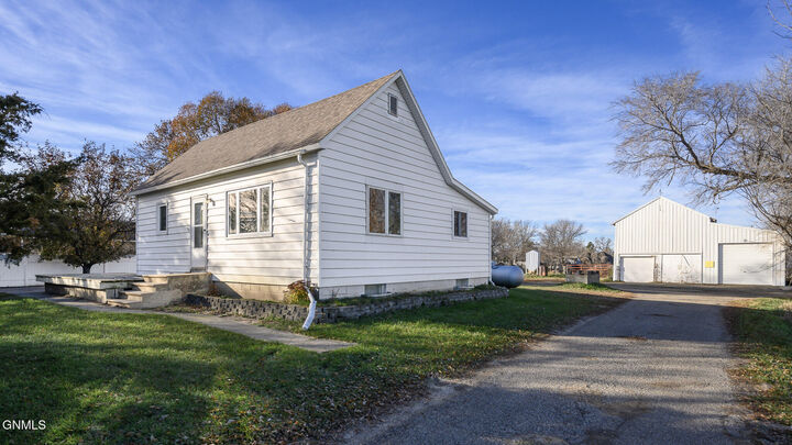 861 53rd Ave SW  Hazen ND 58545 photo