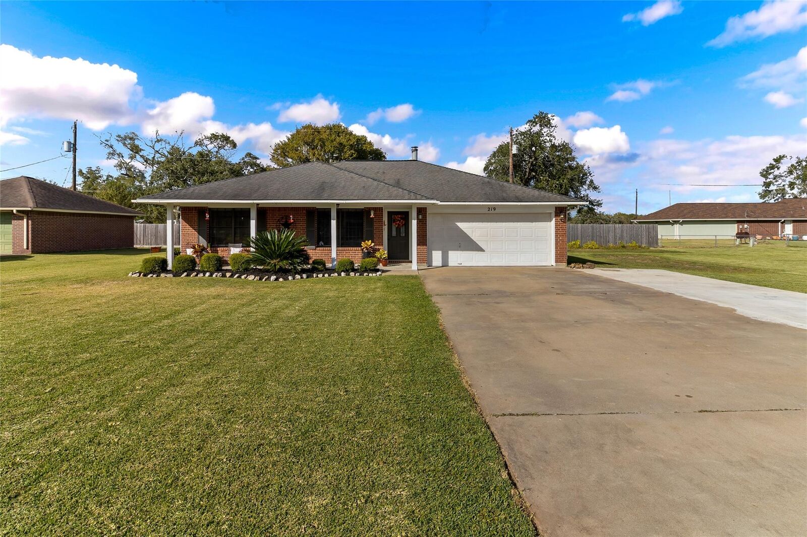 Property Photo: 219 Red Oak Circle TX 77422