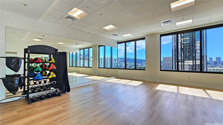 Property Photo: 1500 Rycroft Street 2407 HI 96814