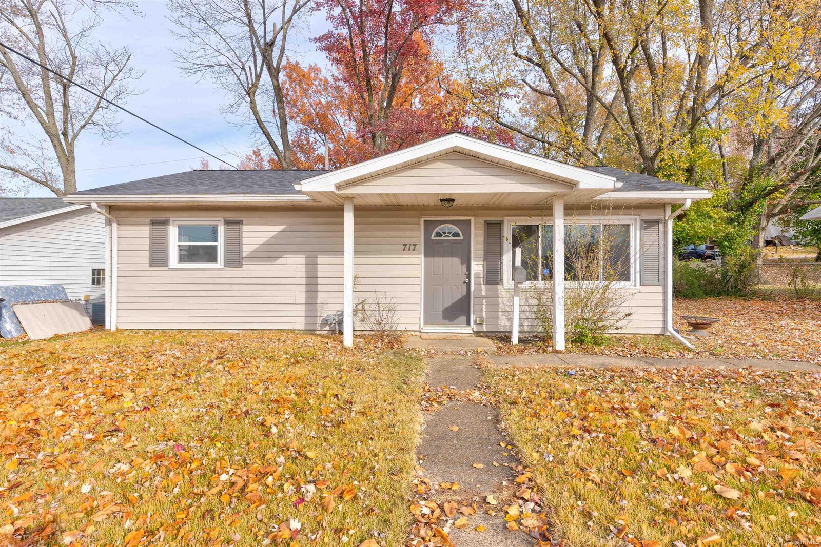 Property Photo:  717 Thornberry Drive  IN 47710 