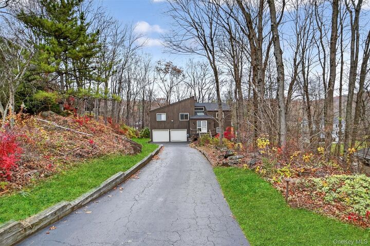 Property Photo:  42 Maple Moor Lane  NY 10567 