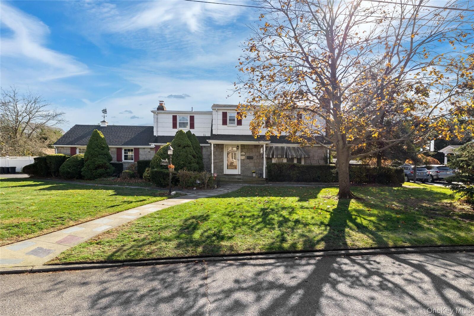 Property Photo:  6 White Birch Drive  NY 11702 