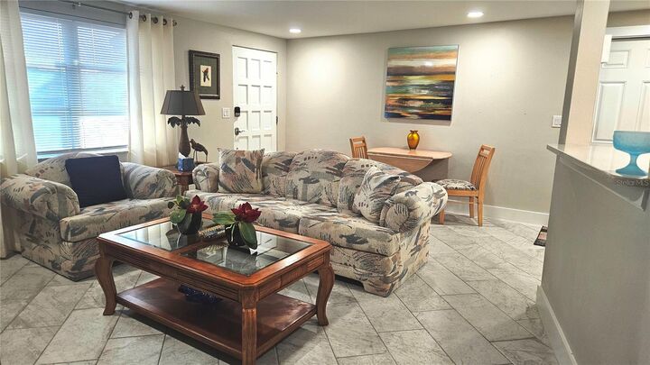 Property Photo: 516 Villas Drive FL 34285