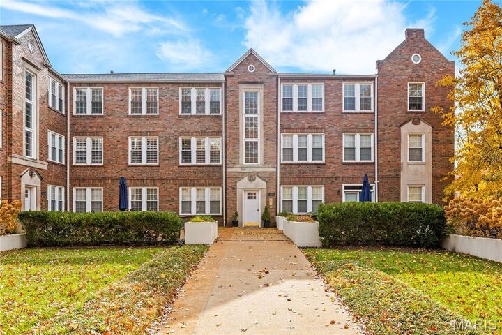 Property Photo: 7564 Wydown Boulevard 3B MO 63105