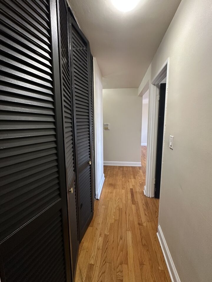 Property Photo: 2411 W Balmoral Avenue 3G IL 60625