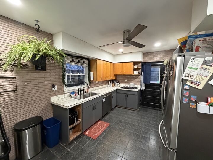 Property Photo: 911 Parks Lane IL 61350