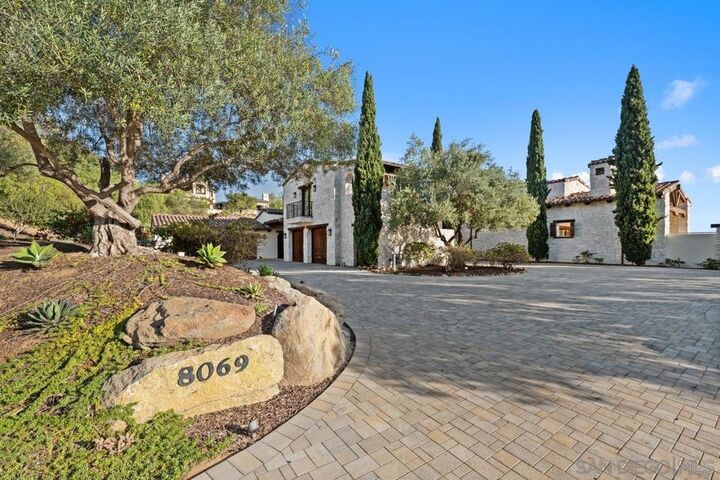 Property Photo:  8069 Entrada De Luz E  CA 92127 