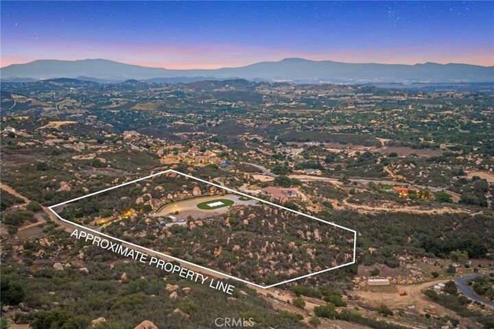 Property Photo:  41612 Avenida De Encanto  CA 92562 