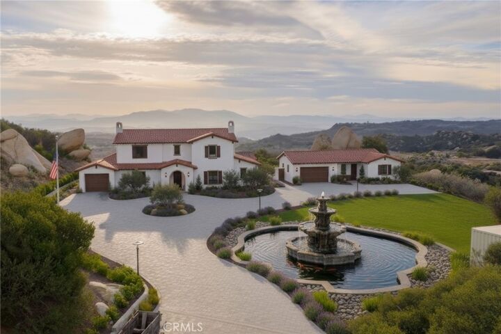 Property Photo:  41612 Avenida De Encanto  CA 92562 