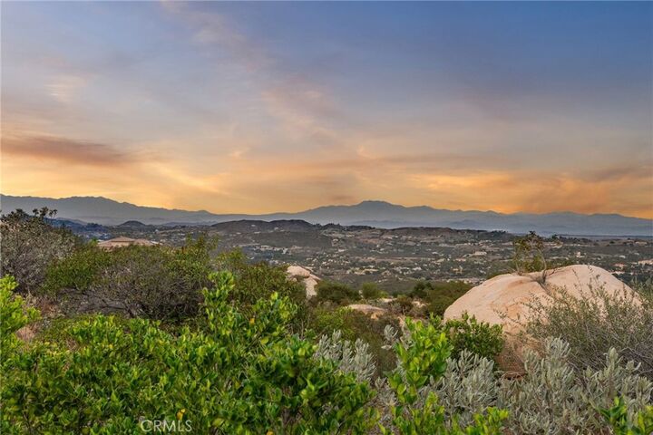 Property Photo: 41612 Avenida De Encanto CA 92562