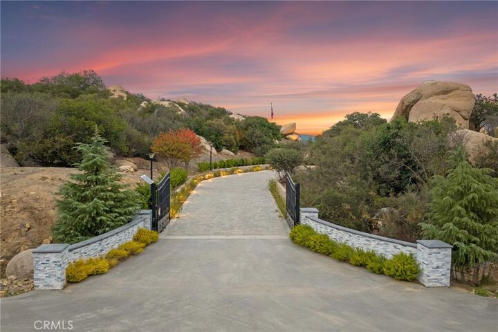 Property Photo:  41612 Avenida De Encanto  CA 92562 