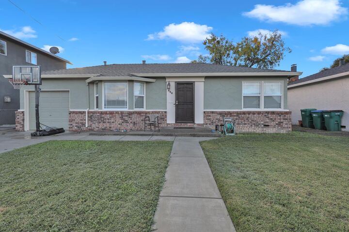 Property Photo:  444 E Downs Street  CA 95204 