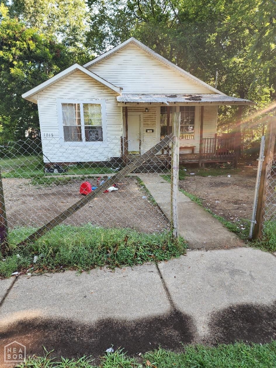 Property Photo: 1012 W Huntington Avenue AR 72401