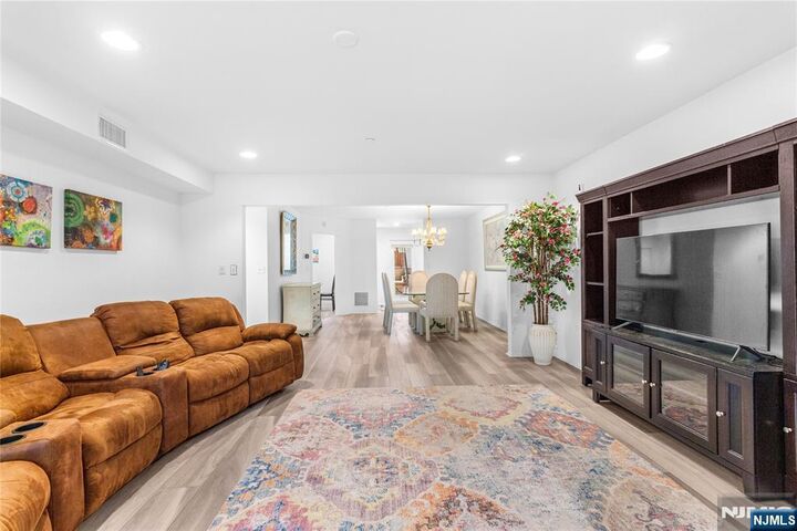 Property Photo:  7 Eliot Court  NJ 07666 