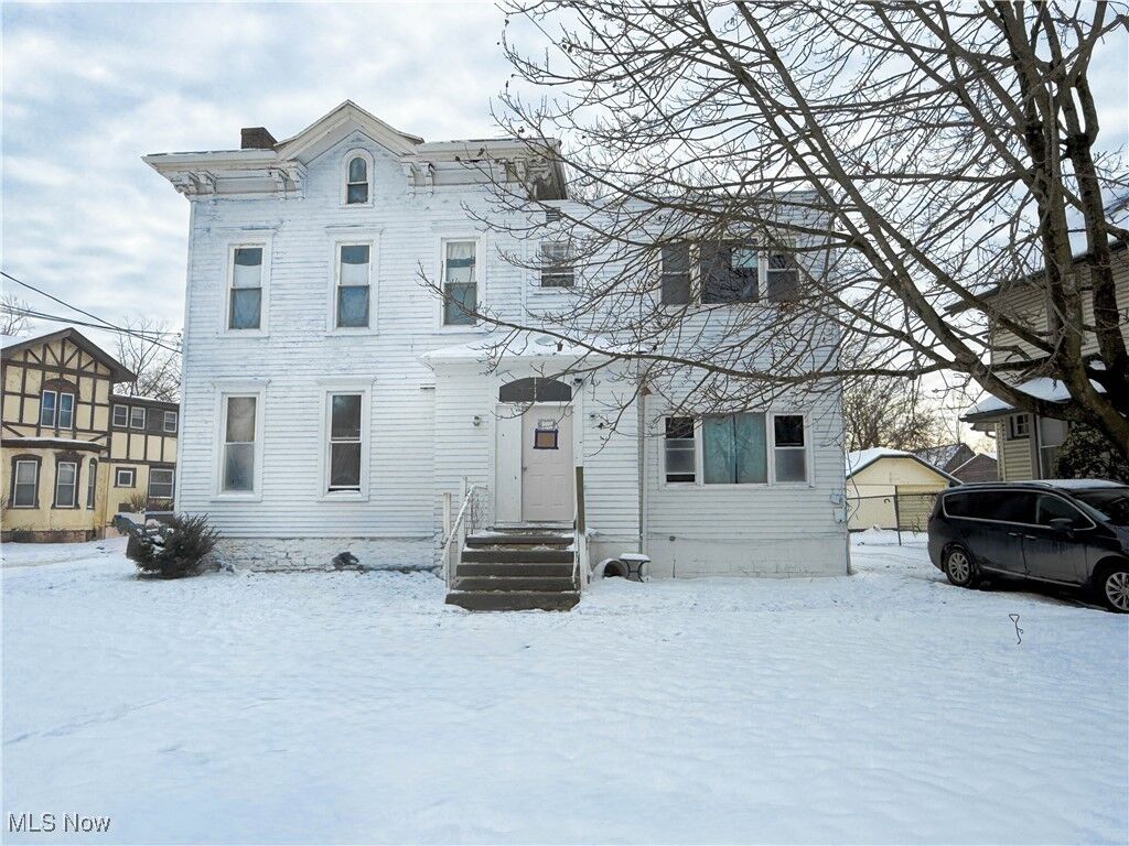 Property Photo: 257 Washington Street NW OH 44483