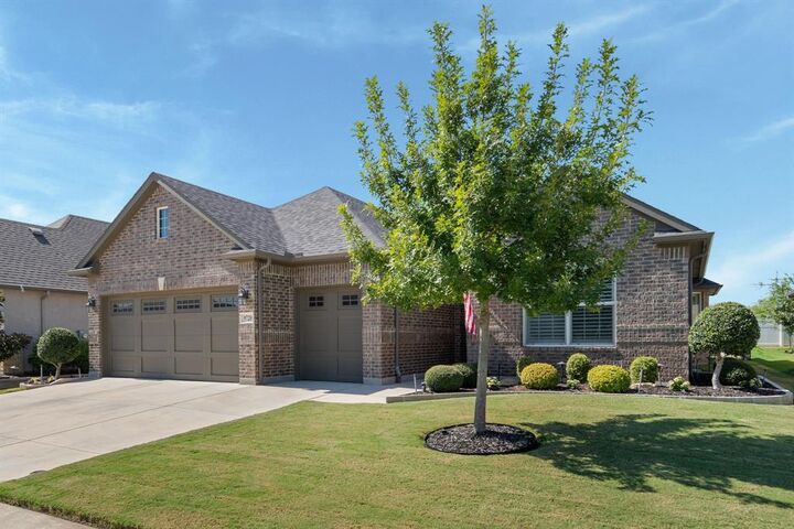 Property Photo:  9720 Silver Rock Way  TX 76207 