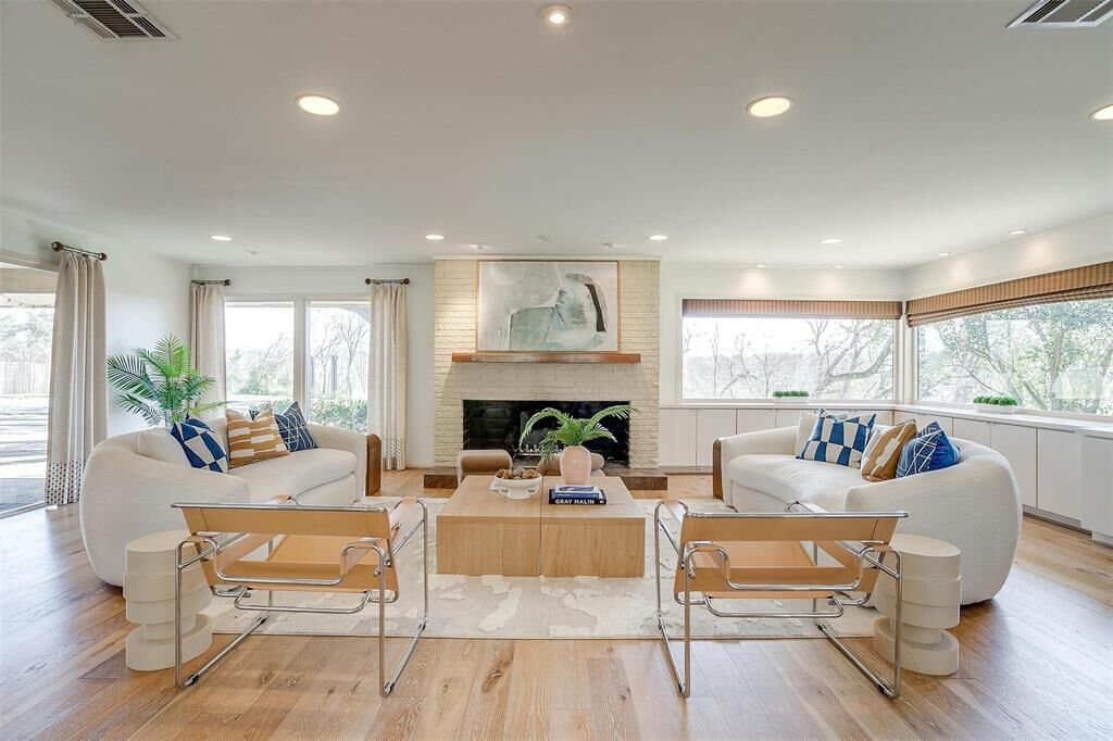 Property Photo: 3725 Autumn Drive TX 76109