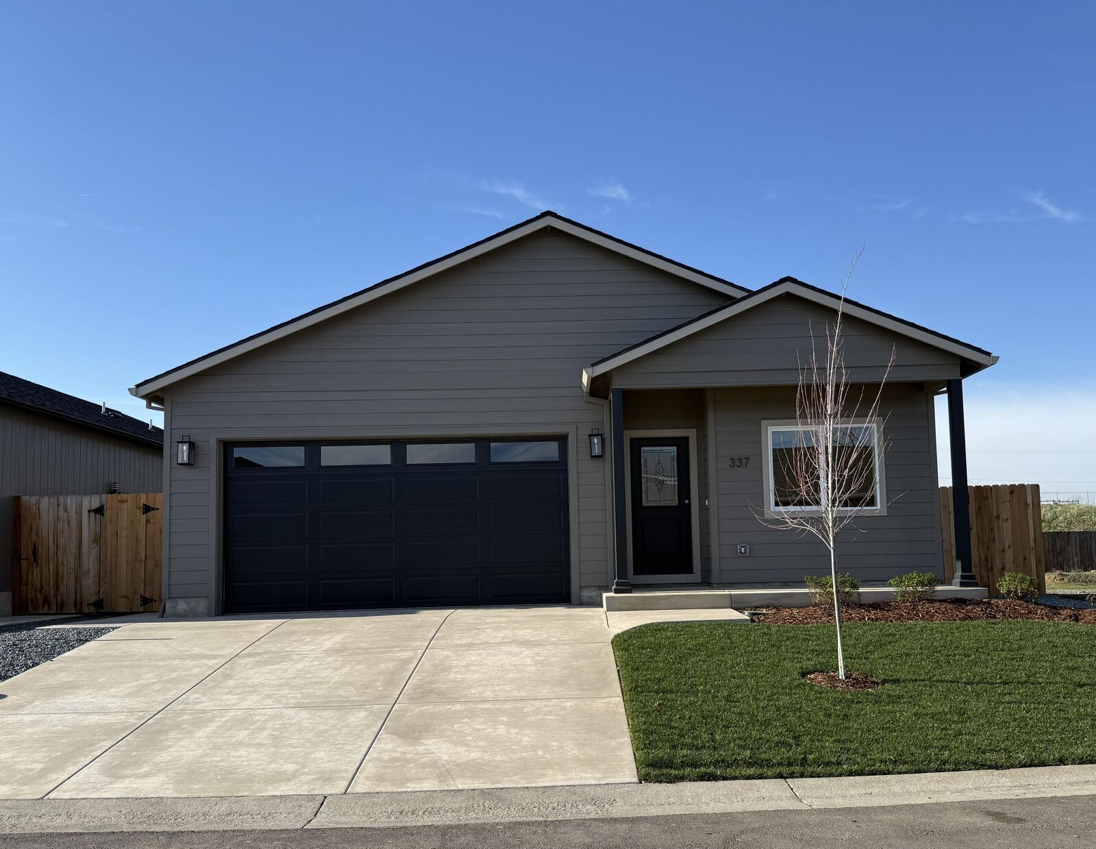 Property Photo: 337 Quail Circle OR 97540