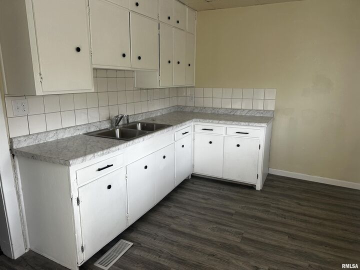 Property Photo:  535 Van Buren Street  IL 61603 