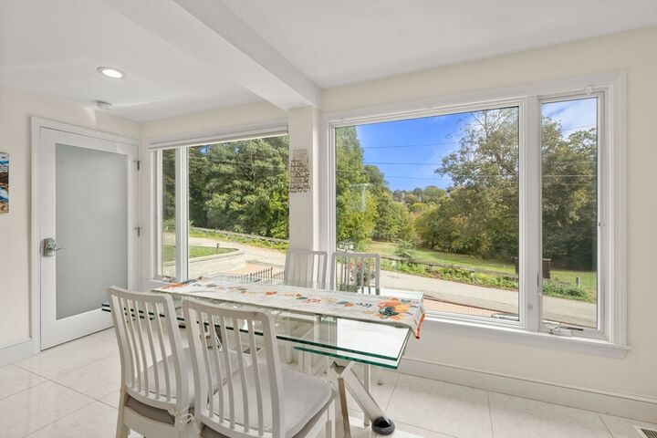 27 Hamilton Pl  Needham MA 02494 photo