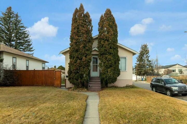 3423 Centre B Street NW  Calgary AB T2K 0V7 photo