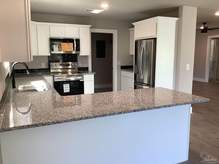 Property Photo: 6413 Sanders St FL 32570