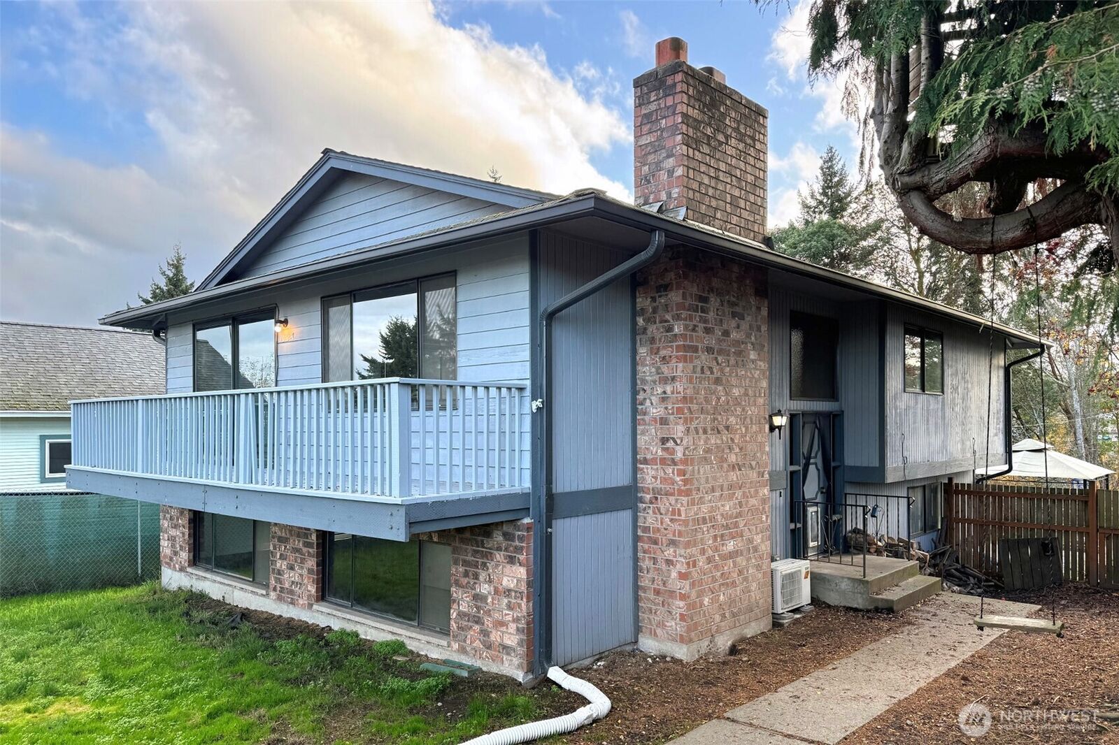 Property Photo:  1624 W 8th Street  WA 98363 