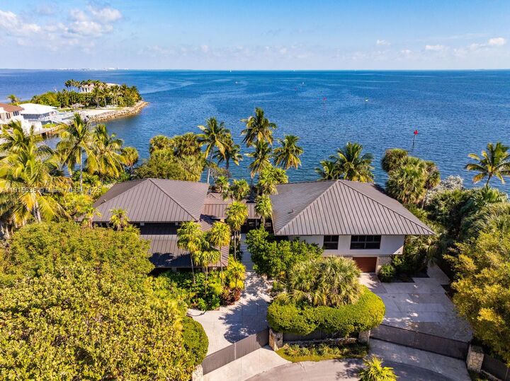 Property Photo: 820 San Pedro Ave FL 33156