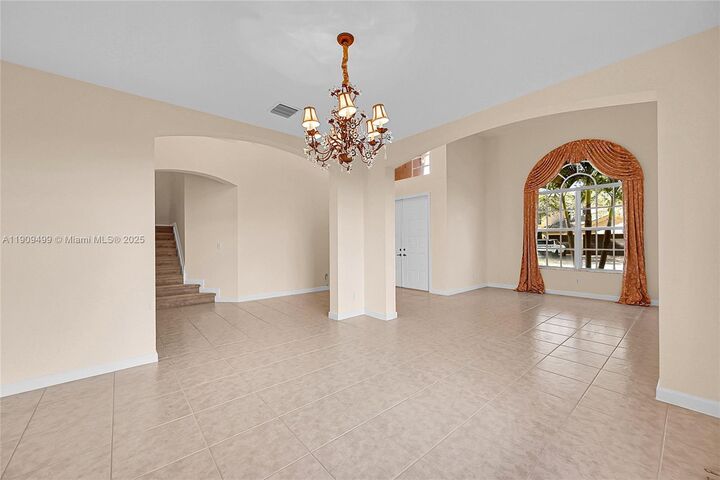 Property Photo: 3858 W Hibiscus St FL 33332
